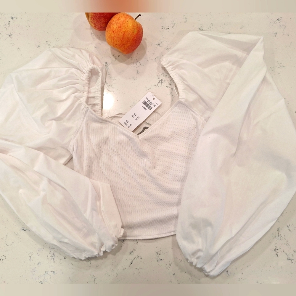 A&F Puff sleeves top
